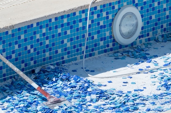 What is the difference between partial and full pool removal, and which is allowed in Illinois?